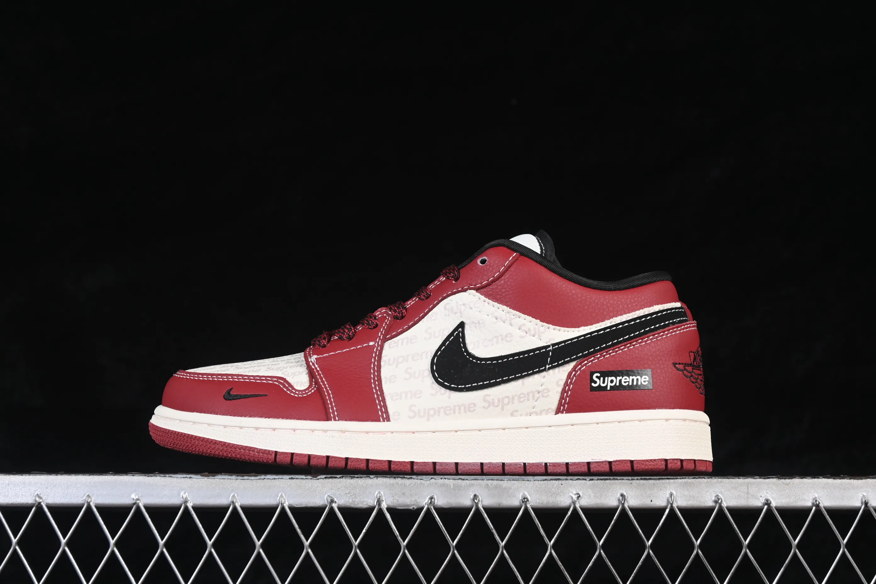 All categories Air Jordan Jordan series basketball shoes Air Jordan 1 Low High-end customized low-top sneakers Air Jordan 1 Low AJ1 Joe 1 joint English red and black hook High-end customized low-top retro basketball shoes QJ1988-008